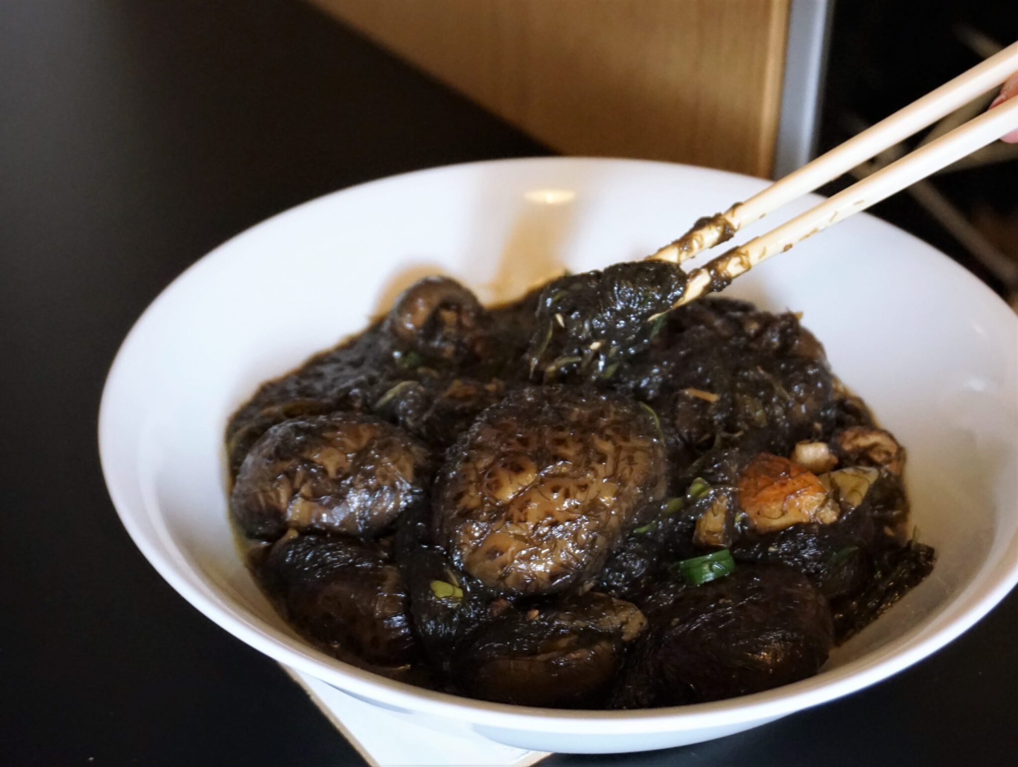 Chinese Braised Mushroom and Black Moss 髮菜蠔豉 Recipe ET Food Voyage